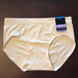 NWT Bali Hipster Underwear- 2XL/9